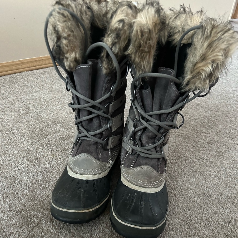 SOREL BOOTS
SIZE 9